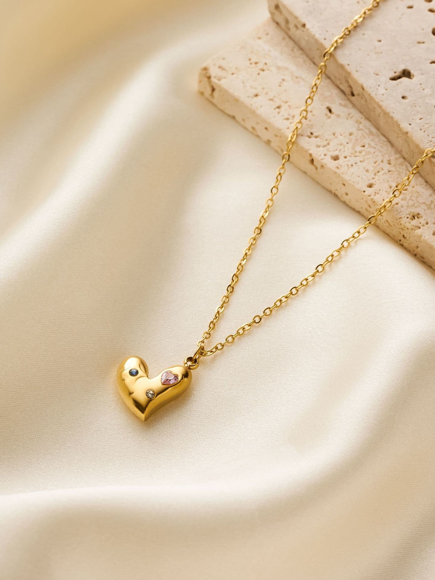 Heart Minimalist Necklace with Crystals Gold | TARA MINI - TARA MINI