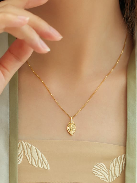 Golden Leaf Pendant Necklace | TARA MINI - TARA MINI
