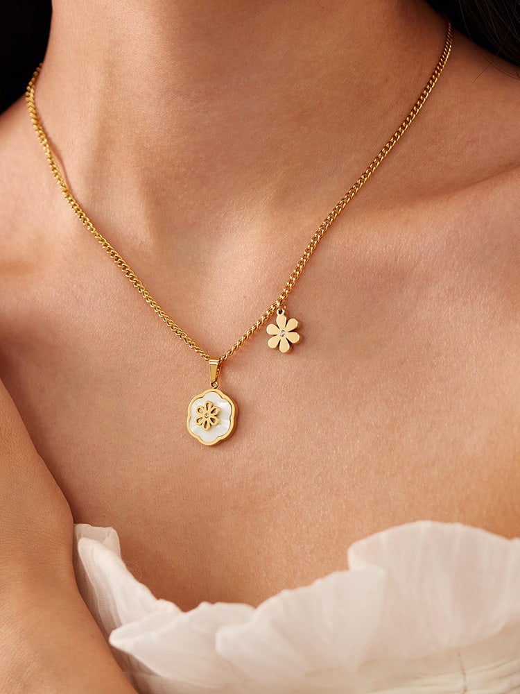 Shell Flower Pendant Necklace – Minimalist Gold Chain