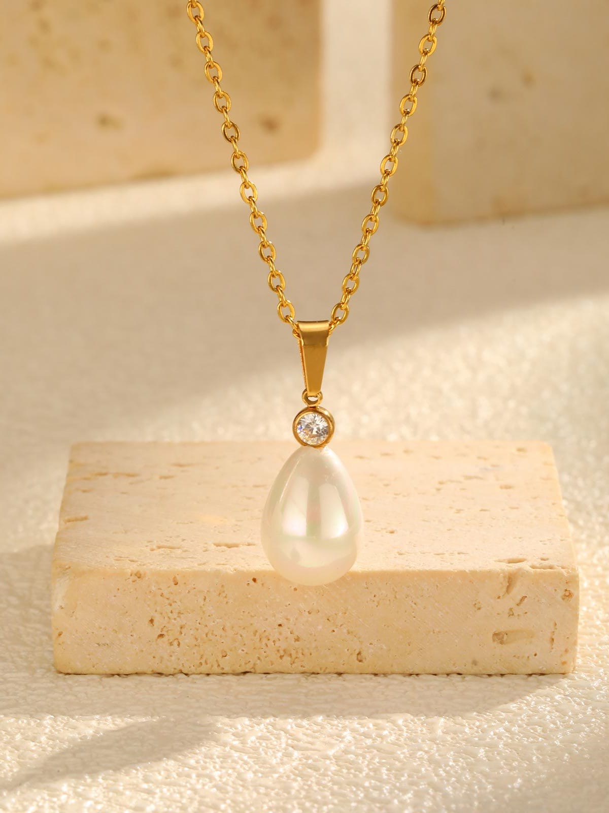 Water Drop Pearl Pendant Necklace