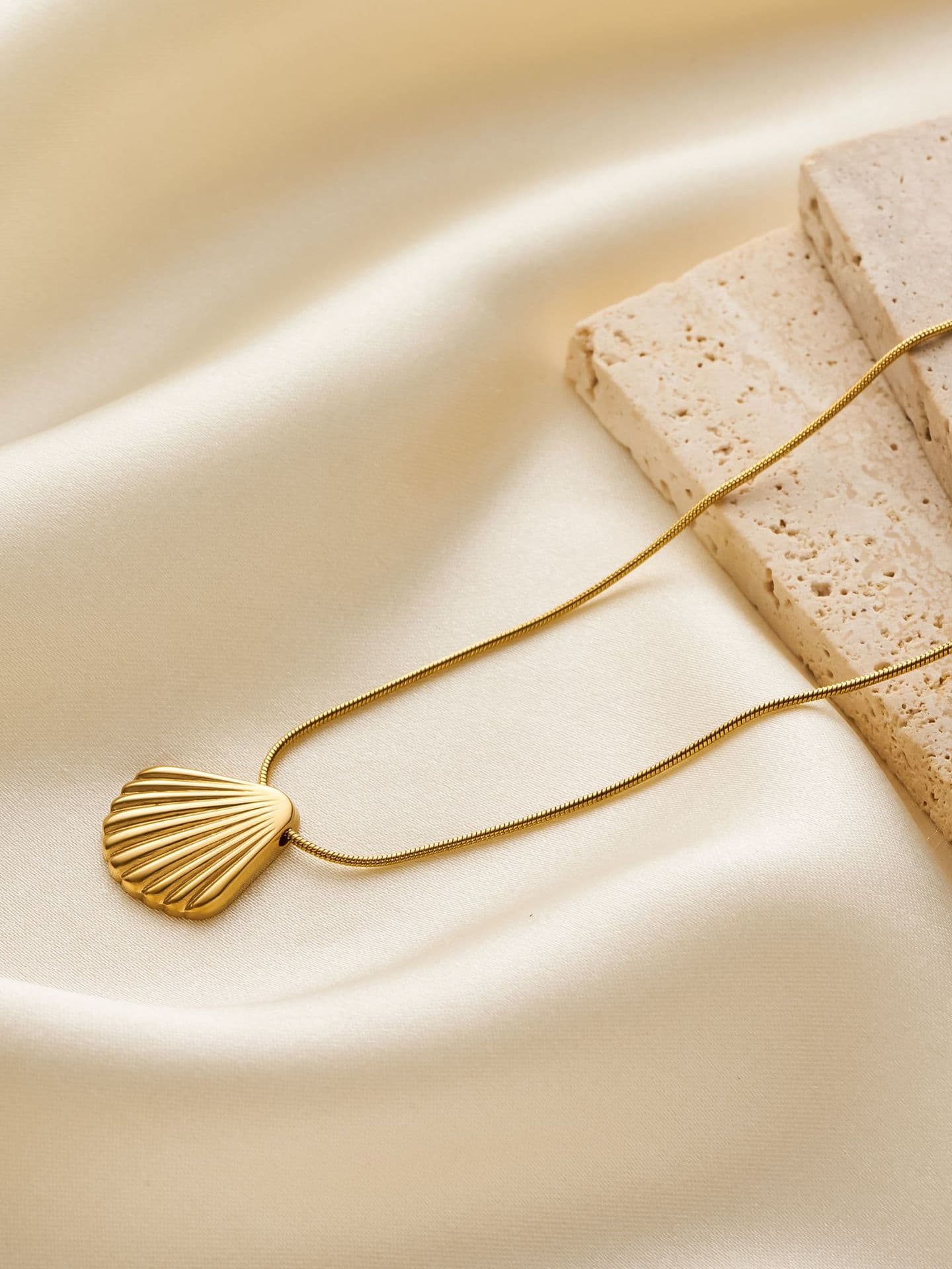 Minimalist Shell Pendant Necklace Gold Plated | TARA MINI - TARA MINI