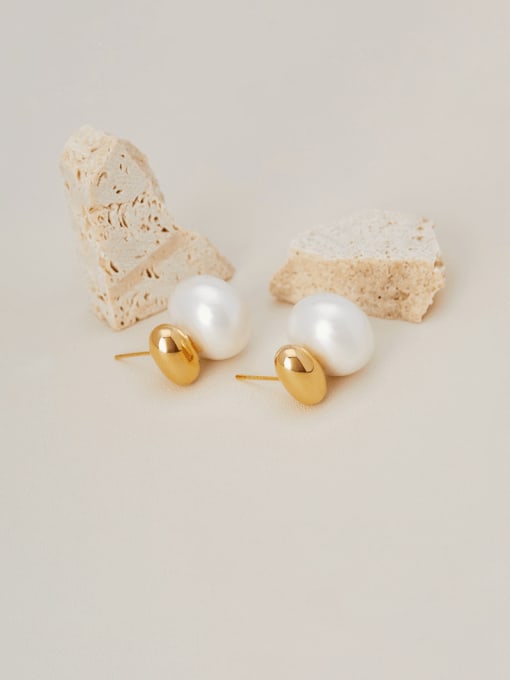 Minimal Pearl Stud Earrings